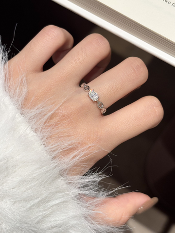 Moissanite Link Ring - WRYWRY