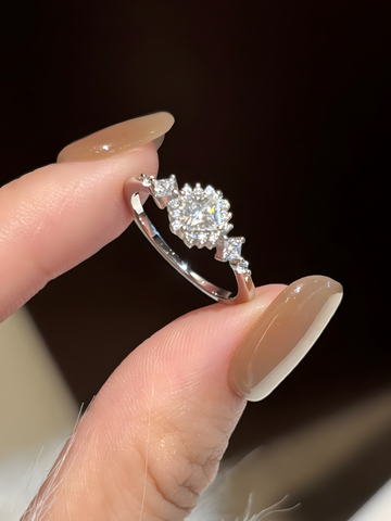 Moissanite Stella Ring - WRYWRY