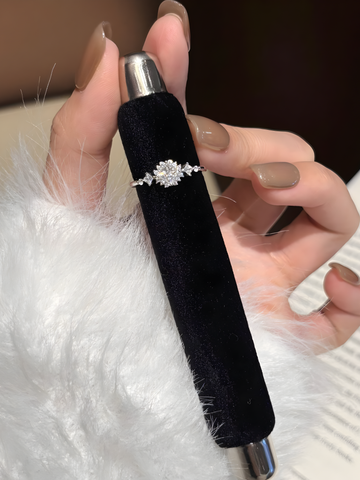 Moissanite Stella Ring - WRYWRY
